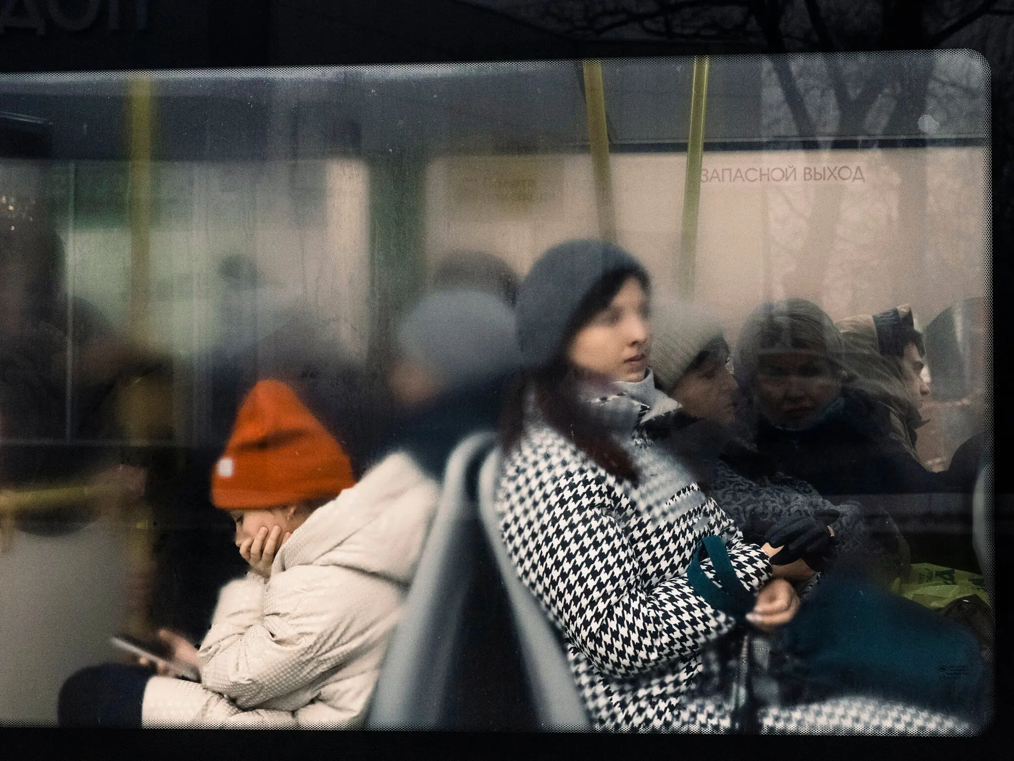 Пасажири в автобусі в місті Курськ.